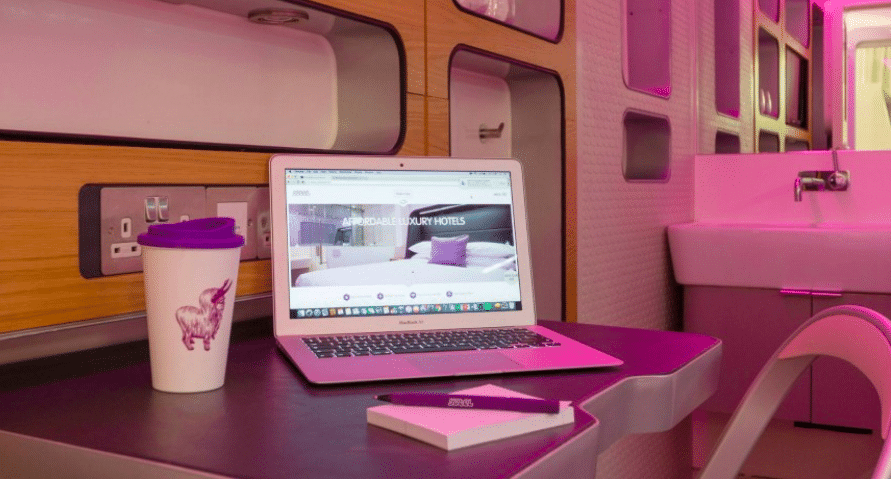 London gatwick hotel cabin